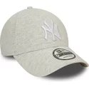 casquette-courbee-beige-ajustable-9forty-pull-essential-new-york-yankees-mlb-new-era