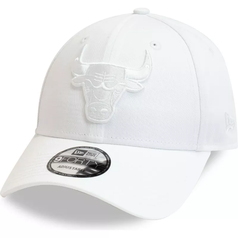 casquette-courbee-blanche-ajustable-avec-logo-blanc-9forty-essential-chicago-bulls-nba-new-era