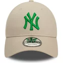casquette-courbee-beige-ajustable-avec-logo-vert-9forty-league-essential-new-york-yankees-mlb-new-era
