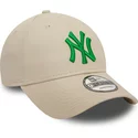 casquette-courbee-beige-ajustable-avec-logo-vert-9forty-league-essential-new-york-yankees-mlb-new-era