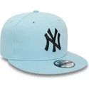 casquette-plate-bleue-claire-snapback-avec-logo-noir-9fifty-league-essential-new-york-yankees-mlb-new-era
