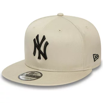 Casquette plate beige snapback avec logo noir 9FIFTY League Essential New York Yankees MLB New Era