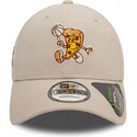 casquette-courbee-beige-ajustable-9forty-repreve-basketball-pizza-new-era