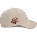 casquette-courbee-beige-ajustable-9forty-repreve-basketball-pizza-new-era