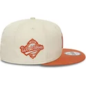 casquette-plate-beige-et-marron-snapback-9fifty-patch-new-york-yankees-mlb-new-era