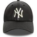 casquette-courbee-noire-ajustable-9forty-leather-new-york-yankees-mlb-new-era