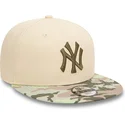 casquette-plate-beige-snapback-avec-logo-vert-pour-enfant-9fifty-contrast-new-york-yankees-mlb-new-era