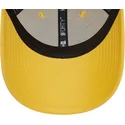 casquette-courbee-jaune-ajustable-9forty-essential-new-era