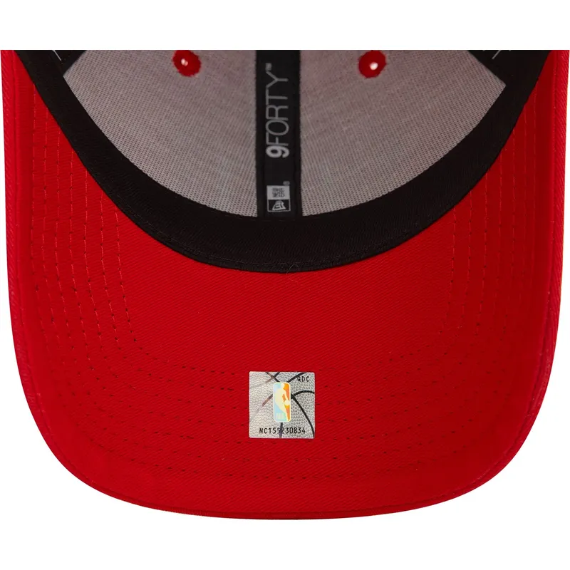 casquette-courbee-rouge-ajustable-9forty-metallic-patch-chicago-bulls-nba-new-era