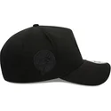 casquette-courbee-noire-snapback-avec-logo-noir-9forty-e-frame-monochrome-new-york-yankees-mlb-new-era