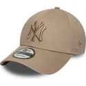 casquette-courbee-marron-claire-ajustable-avec-logo-marron-9forty-league-essential-new-york-yankees-mlb-new-era