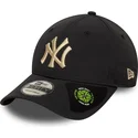 casquette-courbee-noire-ajustable-avec-logo-beige-9forty-recycled-new-york-yankees-mlb-new-era