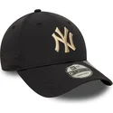casquette-courbee-noire-ajustable-avec-logo-beige-9forty-recycled-new-york-yankees-mlb-new-era