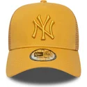 casquette-trucker-jaune-avec-logo-jaune-a-frame-league-essential-new-york-yankees-mlb-new-era