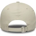 casquette-courbee-beige-et-noire-ajustable-9forty-contrast-patch-chicago-bulls-nba-new-era