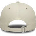 casquette-courbee-beige-et-violette-ajustable-9forty-contrast-patch-los-angeles-lakers-nba-new-era