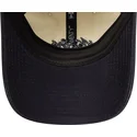 casquette-courbee-beige-et-bleue-marine-ajustable-pour-femme-9twenty-new-era