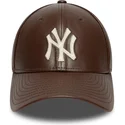 casquette-courbee-marron-ajustable-9forty-m-crown-img-leather-new-york-yankees-mlb-new-era