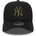 casquette-trucker-noire-avec-logo-vert-a-frame-league-essential-new-york-yankees-mlb-new-era