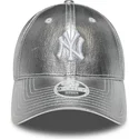 casquette-courbee-argent-ajustable-pour-femme-9forty-metallic-new-york-yankees-mlb-new-era