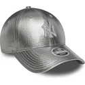 casquette-courbee-argent-ajustable-pour-femme-9forty-metallic-new-york-yankees-mlb-new-era