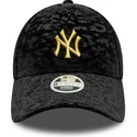 casquette-courbee-noire-ajustable-pour-femme-avec-logo-jaune-9forty-lion-velour-metallic-new-york-yankees-mlb-new-era