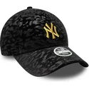 casquette-courbee-noire-ajustable-pour-femme-avec-logo-jaune-9forty-lion-velour-metallic-new-york-yankees-mlb-new-era
