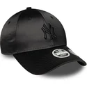 casquette-courbee-noire-ajustable-pour-femme-avec-logo-noir-9forty-satin-bow-back-new-york-yankees-mlb-new-era