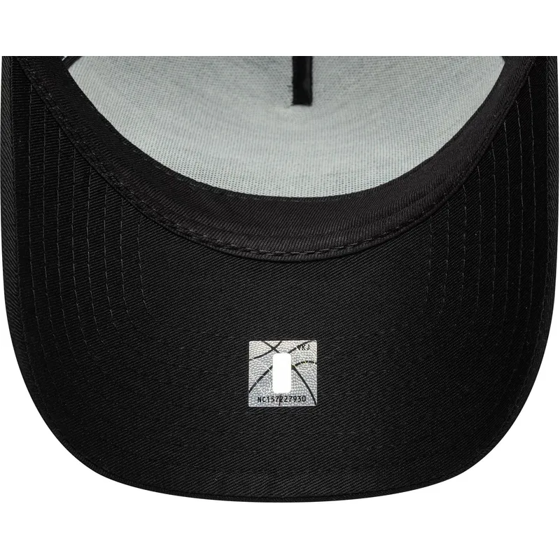 casquette-courbee-noire-snapback-9forty-e-frame-metallic-los-angeles-lakers-nba-new-era