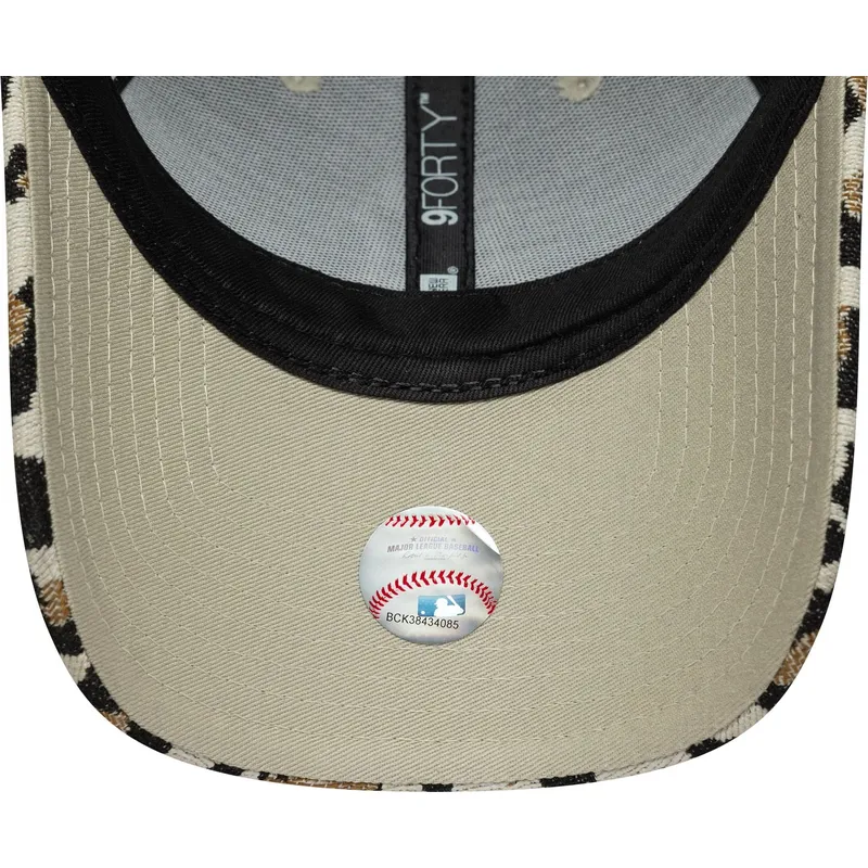 casquette-courbee-leopard-ajustable-pour-femme-9forty-midi-new-york-yankees-mlb-new-era