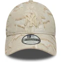 casquette-courbee-beige-ajustable-avec-logo-beige-9twenty-img-floral-new-york-yankees-mlb-new-era