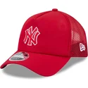 casquette-trucker-rouge-avec-logo-rouge-9forty-apex-batting-practice-new-york-yankees-mlb-new-era