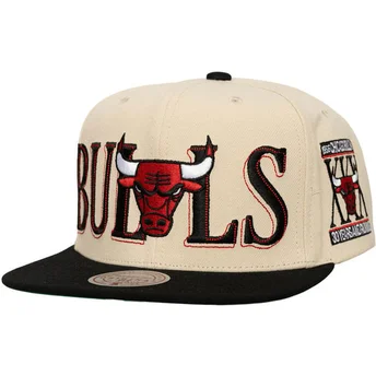 Casquette plate noire et beige snapback Across The Board Chicago Bulls NBA Mitchell & Ness