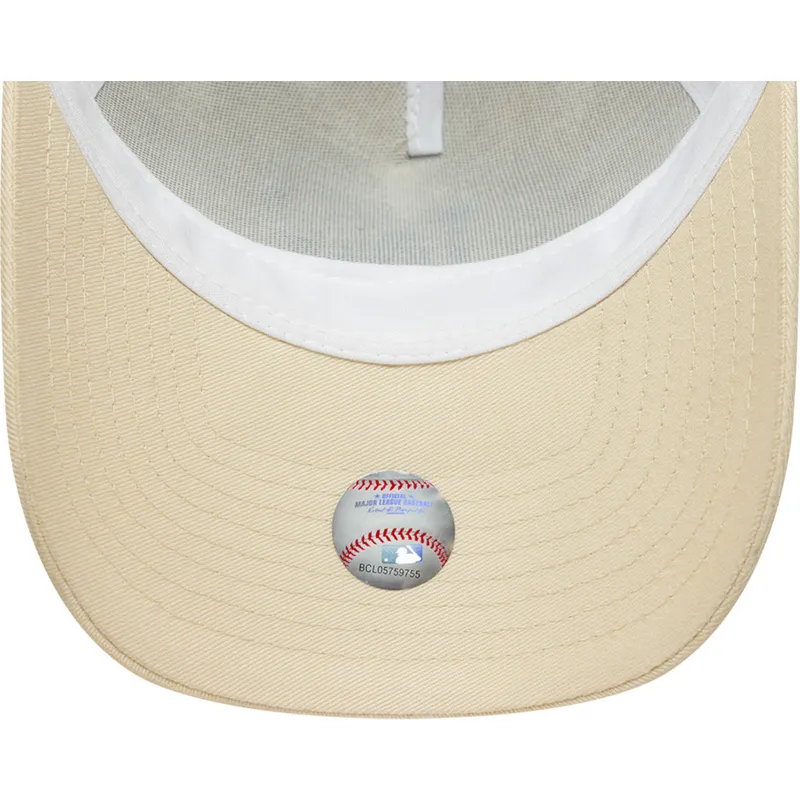 casquette-trucker-beige-avec-logo-bleu-pour-femme-9forty-a-frame-floral-los-angeles-dodgers-mlb-new-era