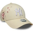 casquette-courbee-beige-ajustable-pour-femme-9forty-floral-icon-side-new-york-yankees-mlb-new-era