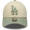 casquette-courbee-beige-et-verte-snapback-avec-logo-vert-9forty-m-crown-side-script-los-angeles-dodgers-mlb-new-era