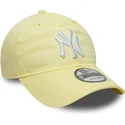 casquette-courbee-jaune-claire-ajustable-9twenty-league-essential-new-york-yankees-mlb-new-era