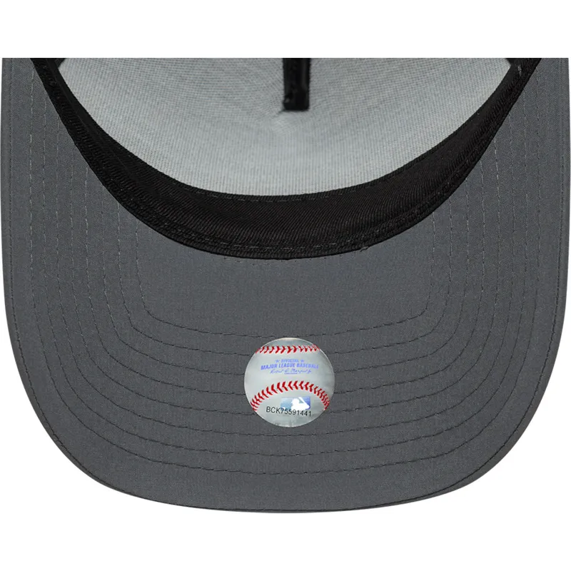 casquette-trucker-grise-avec-logo-noir-a-frame-sport-new-york-yankees-mlb-new-era