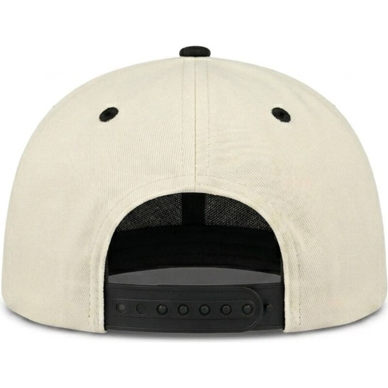 casquette-plate-beige-et-noire-snapback-nysky-skylines-the-snap-homenage