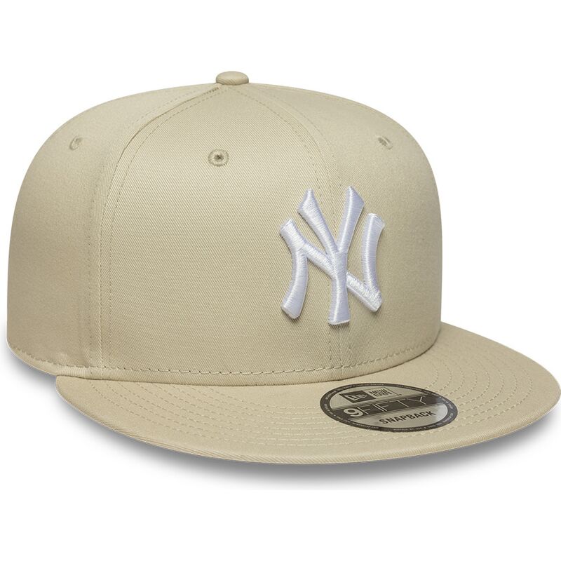 casquette-plate-beige-snapback-avec-logo-blanc-9fifty-league-essential-new-york-yankees-mlb-new-era