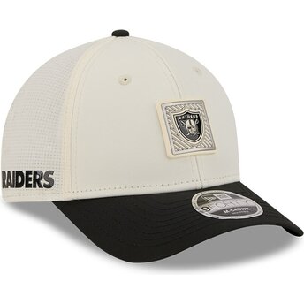 Casquette courbée beige et noire snapback 9FORTY M-Crown Training Pack 2026 Las Vegas Raiders NFL New Era