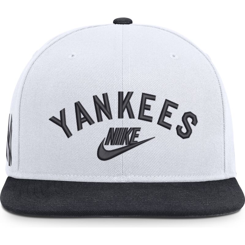 casquette-plate-blanche-et-bleue-marine-snapback-cooperstown-dri-fit-pro-structured-square-bill-nike