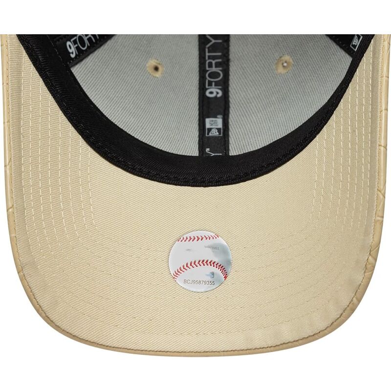 casquette-courbee-beige-ajustable-pour-femme-avec-logo-beige-9forty-pu-pattern-new-york-yankees-mlb-new-era casquette-courbee-beige-ajustable-pour-femme-avec-logo-beige-9forty-pu-pattern-new-york-yankees-mlb-new-era