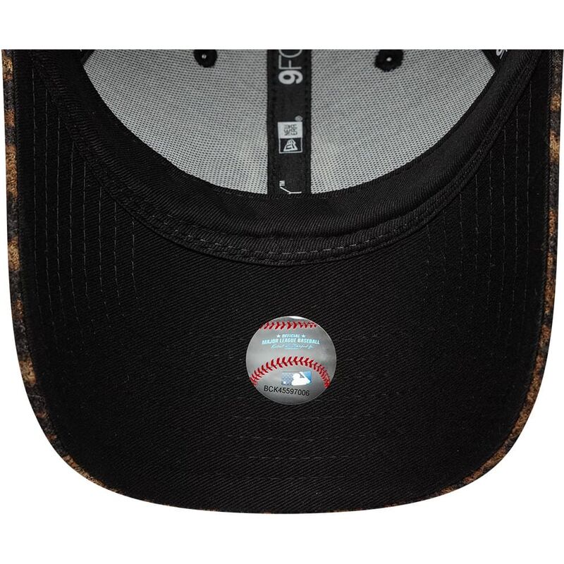 casquette-courbee-leopard-ajustable-pour-femme-9forty-lionpard-cosy-new-york-yankees-mlb-new-era casquette-courbee-leopard-ajustable-pour-femme-9forty-lionpard-cosy-new-york-yankees-mlb-new-era