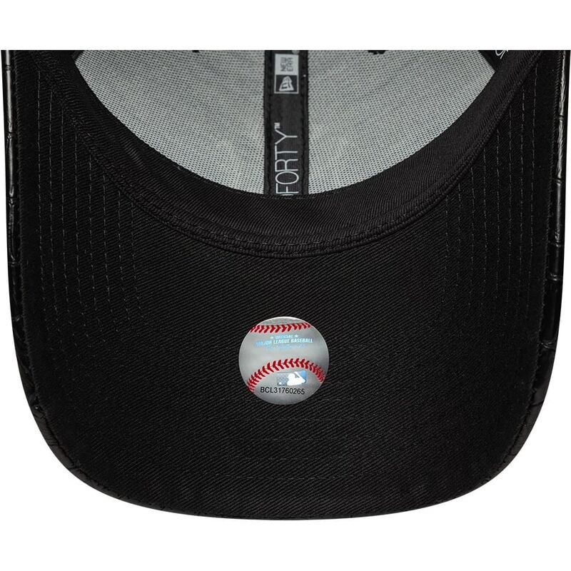 casquette-courbee-noire-ajustable-pour-femme-avec-logo-noir-9forty-pu-pattern-new-york-yankees-mlb-new-era casquette-courbee-noire-ajustable-pour-femme-avec-logo-noir-9forty-pu-pattern-new-york-yankees-mlb-new-era