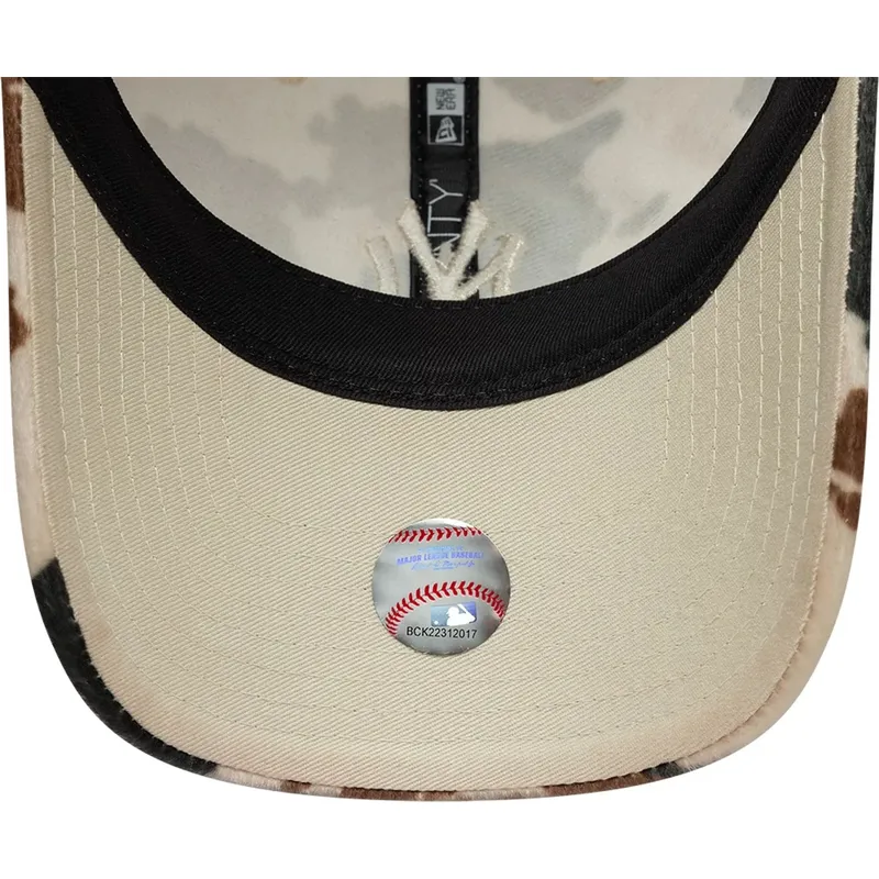 casquette-courbee-marron-ajustable-9twenty-animal-print-new-york-yankees-mlb-new-era casquette-courbee-marron-ajustable-9twenty-animal-print-new-york-yankees-mlb-new-era