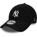 casquette-courbee-noire-snapback-9forty-winter-borg-new-york-yankees-mlb-new-era