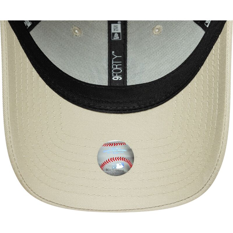 casquette-courbee-beige-ajustable-avec-logo-vert-fonce-9forty-league-essential-new-york-yankees-mlb-new-era casquette-courbee-beige-ajustable-avec-logo-vert-fonce-9forty-league-essential-new-york-yankees-mlb-new-era