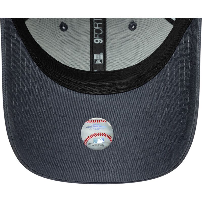 casquette-courbee-grise-fonce-ajustable-avec-logo-grise-fonce-9forty-league-essential-new-york-yankees-mlb-new-era casquette-courbee-grise-fonce-ajustable-avec-logo-grise-fonce-9forty-league-essential-new-york-yankees-mlb-new-era