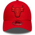 casquette-courbee-rouge-ajustable-avec-logo-rouge-9forty-outline-chicago-bulls-nba-new-era